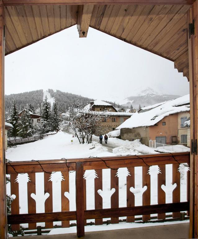 B&B Chalet La Providence Le Sauze Ruang foto