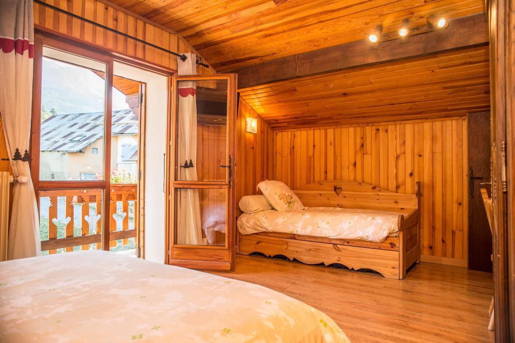 B&B Chalet La Providence Le Sauze Ruang foto